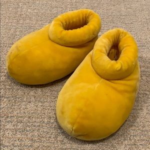 Winnie The Pooh Cushioned Slippers